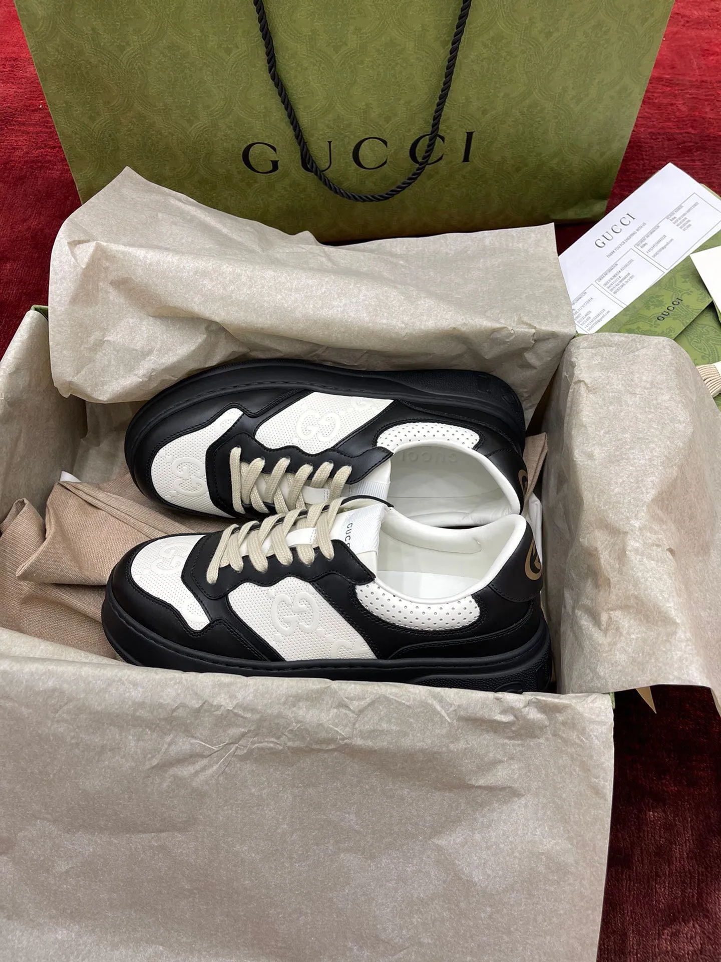 👟👟Ex-factory price 480👟👟 Gucc*i~~New upgraded version, original original color @GG couple's thick-soled shoes...biscuit shoes...white shoes...sneakers...flat shoes...catwalk style: celebrities, Internet celebrities, Xiaohongshu, etc. will definitely plant grass and call❤ Original customized cowhide fabric (classic old floral fabric, perforation, embossing process), the original bottom has a big logo, and there is a GG on the heel Logo, 5cm thick sole, classic Gucci webbing... Women's size 35-40, men's size 39-44